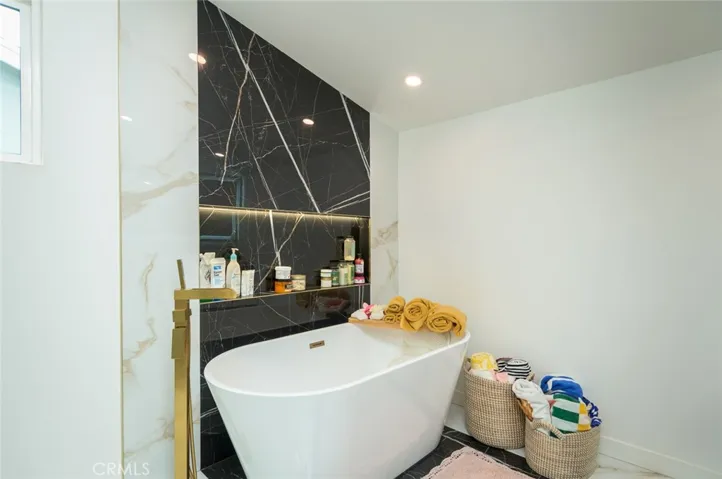 16964 Knapp Street, Northridge, California 91343