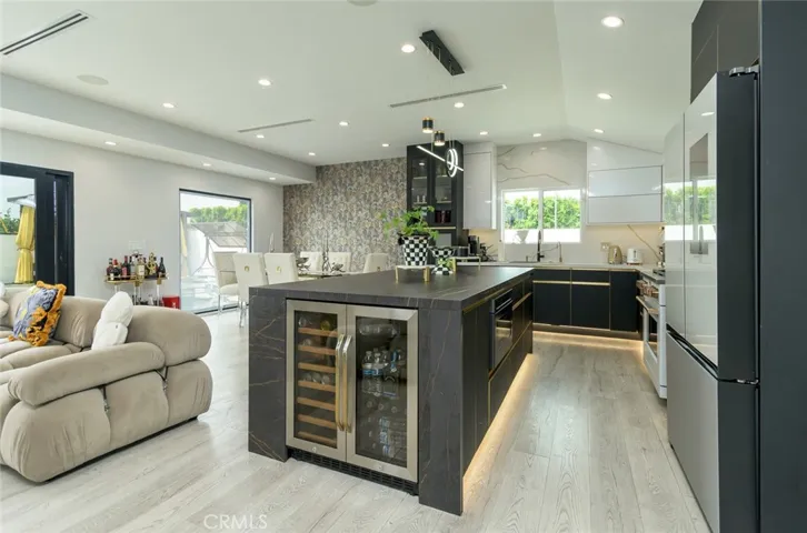 16964 Knapp Street, Northridge, California 91343