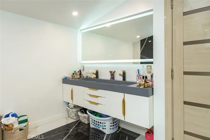 16964 Knapp Street, Northridge, California 91343