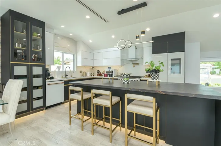 16964 Knapp Street, Northridge, California 91343