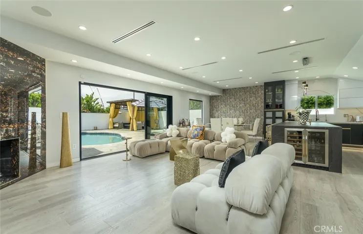 16964 Knapp Street, Northridge, California 91343