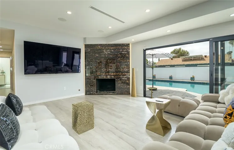 16964 Knapp Street, Northridge, California 91343