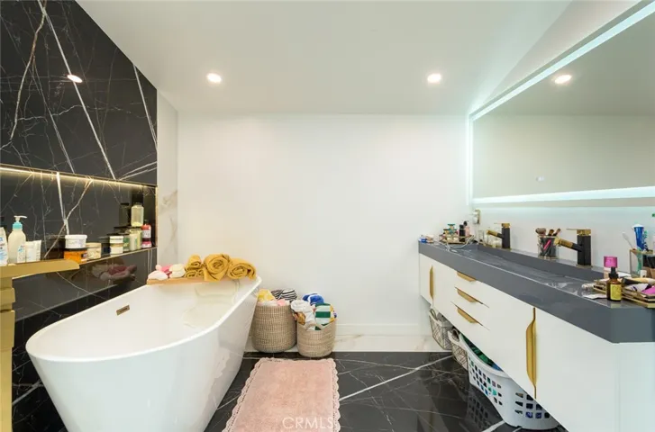 16964 Knapp Street, Northridge, California 91343