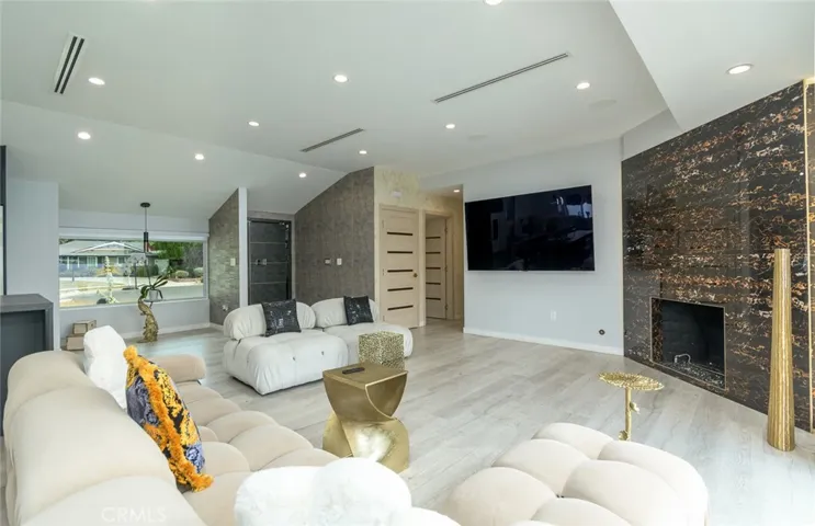 16964 Knapp Street, Northridge, California 91343