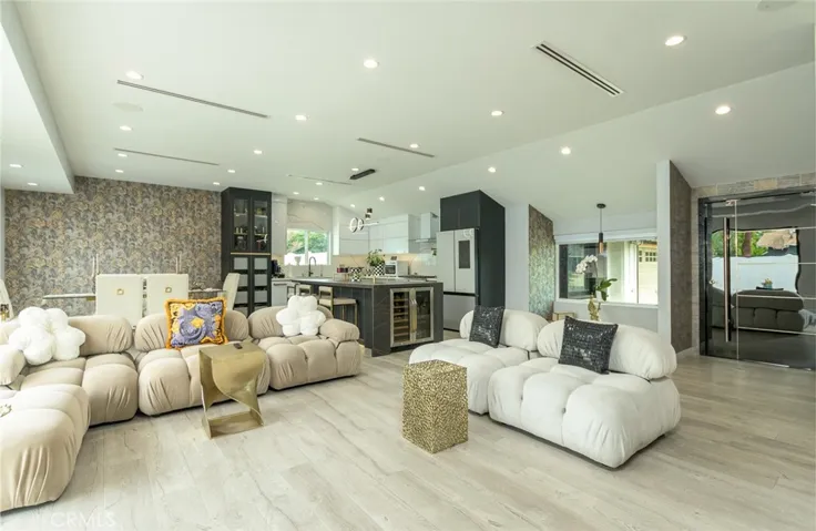 16964 Knapp Street, Northridge, California 91343