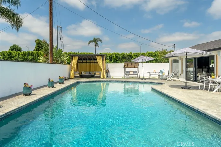 16964 Knapp Street, Northridge, California 91343