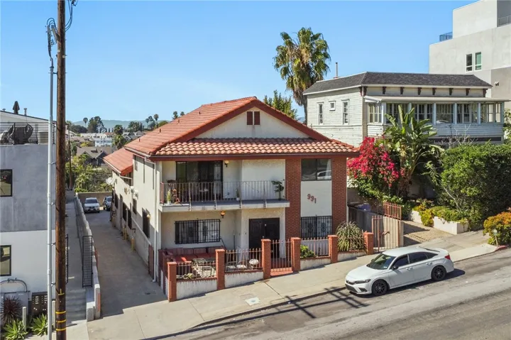 991 Everett, Los Angeles, California 90026