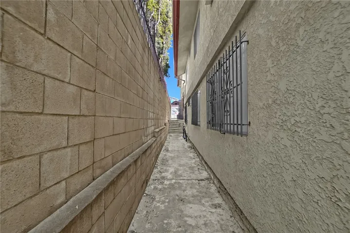 991 Everett, Los Angeles, California 90026