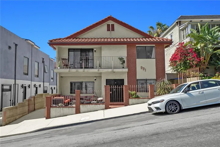 991 Everett, Los Angeles, California 90026