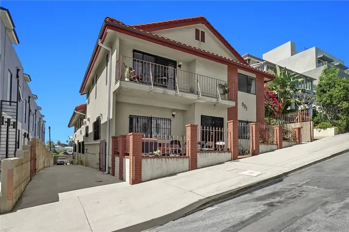 991 Everett, Los Angeles, California 90026