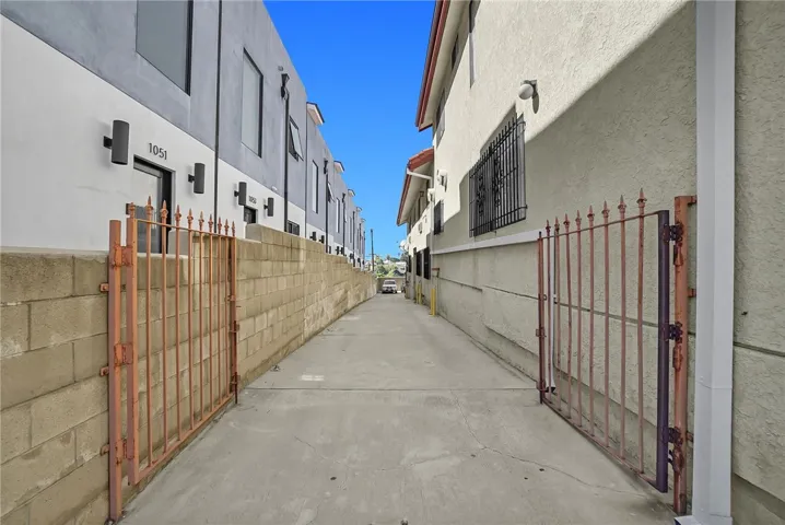 991 Everett, Los Angeles, California 90026