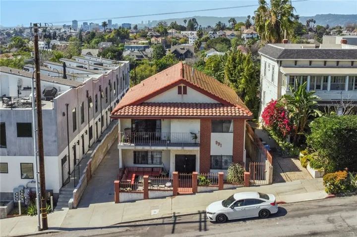991 Everett, Los Angeles, California 90026