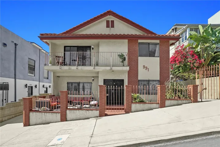 991 Everett, Los Angeles, California 90026