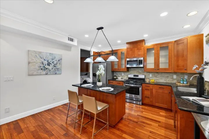 725 W Hacienda Avenue, Campbell, California 95008