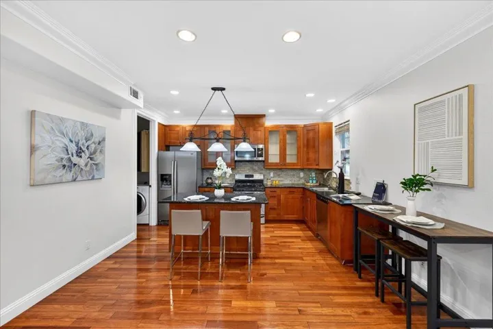 725 W Hacienda Avenue, Campbell, California 95008
