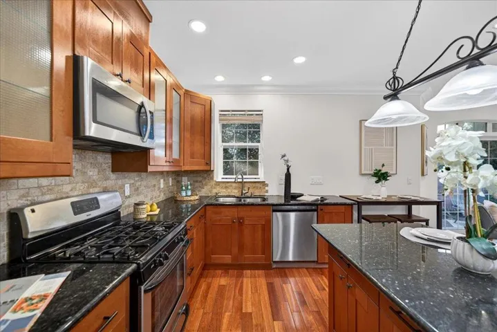 725 W Hacienda Avenue, Campbell, California 95008