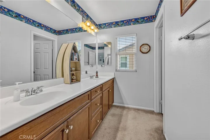 Secondary upstairs bath