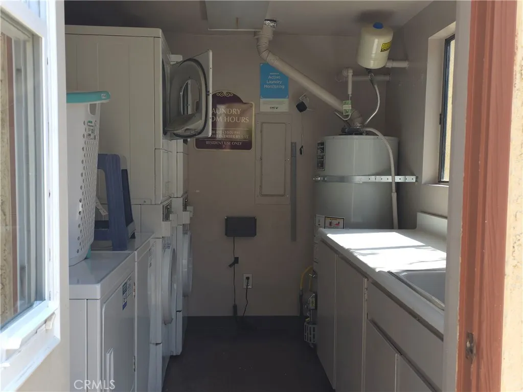 Laundry Room (1 of 2)
