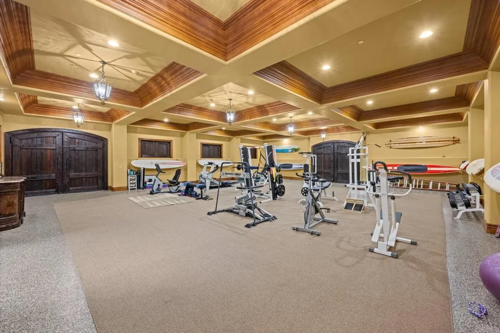 Currently a gym but can be car showcase or 6 stall barn