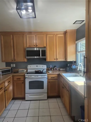 16211 Encina, Victorville, California 92395