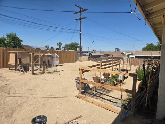 16211 Encina, Victorville, California 92395