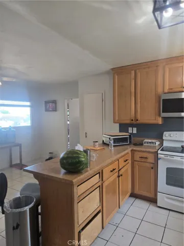 16211 Encina, Victorville, California 92395