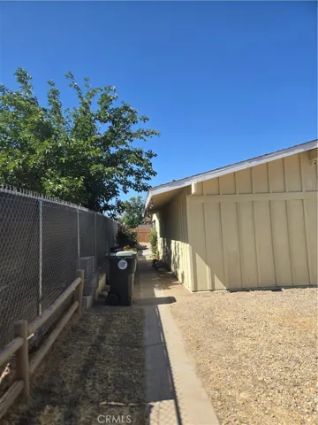 16211 Encina, Victorville, California 92395