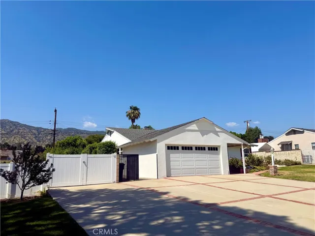 Front of house:  6 car driveway