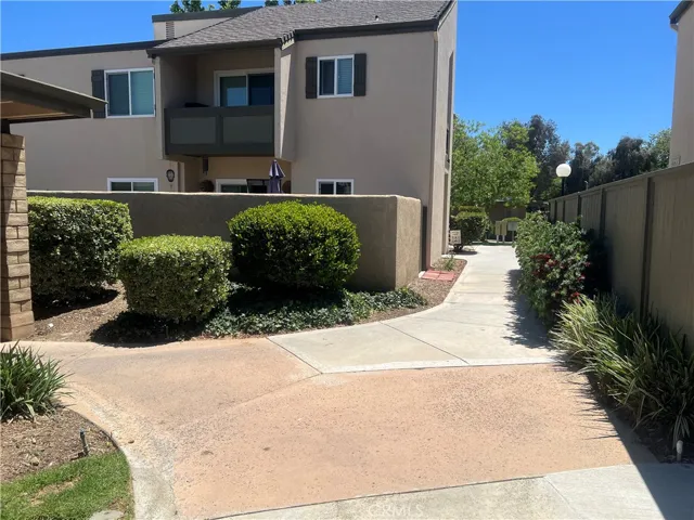 25735 Hogan Drive E3, Valencia, California 91355