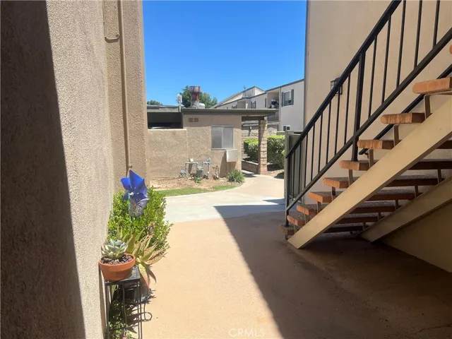 25735 Hogan Drive E3, Valencia, California 91355