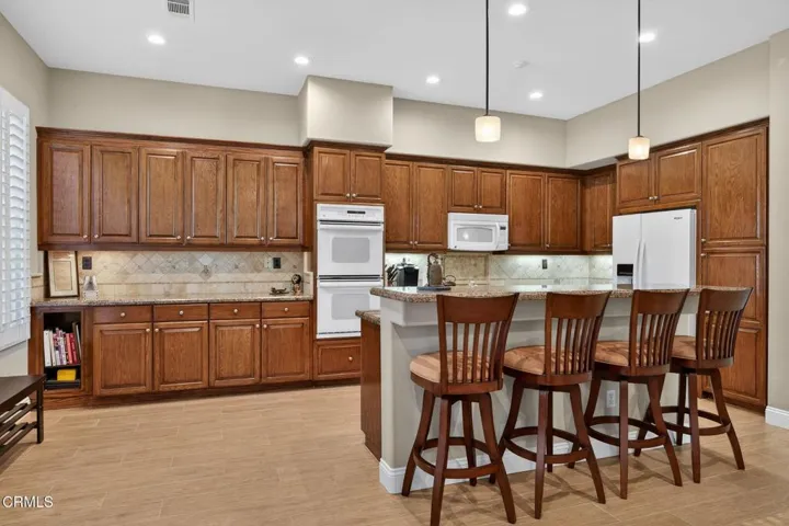 19-web-or-mls-UpmarketMedia_2023Arb-7