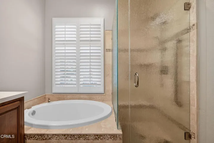 32-web-or-mls-UpmarketMedia_2023A-079