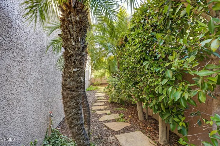 55-web-or-mls-UpmarketMedia_2023A-133