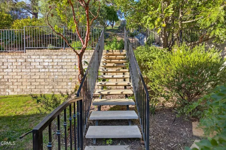52-web-or-mls-UpmarketMedia_2023A-158