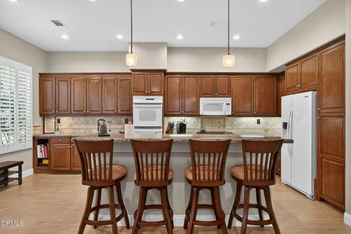 21-web-or-mls-UpmarketMedia_2023Arb-8