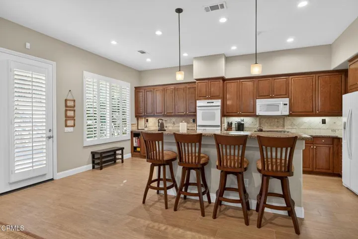 22-web-or-mls-UpmarketMedia_2023A-114