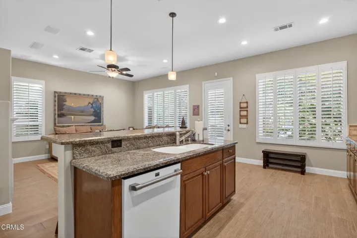 25-web-or-mls-UpmarketMedia_2023A-123
