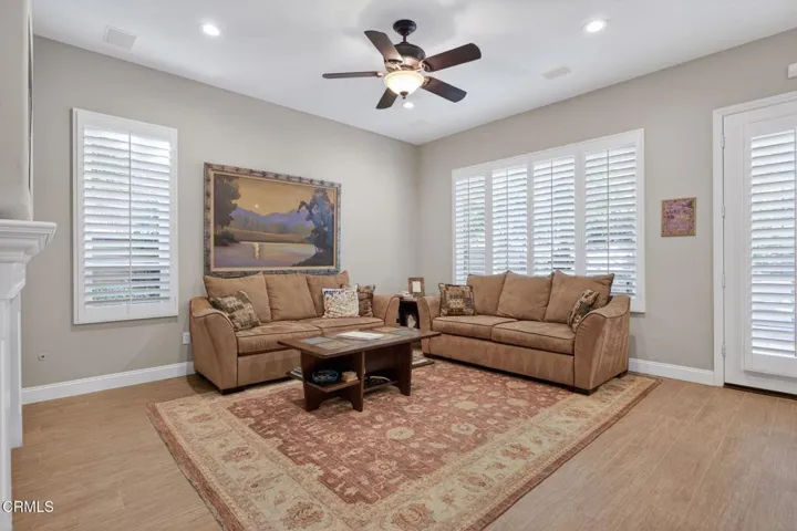 17-web-or-mls-UpmarketMedia_2023A-095
