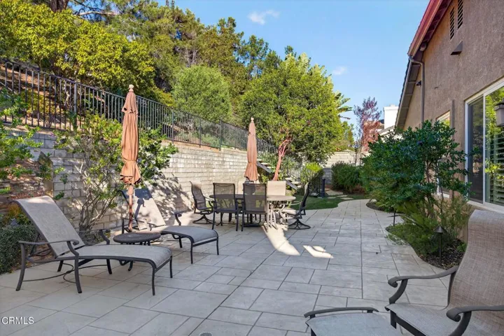 44-web-or-mls-UpmarketMedia_2023A-139