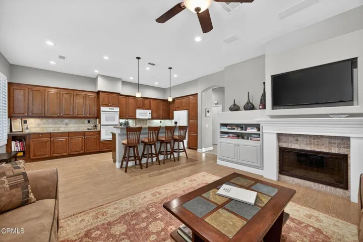 15-web-or-mls-UpmarketMedia_2023Arb-6
