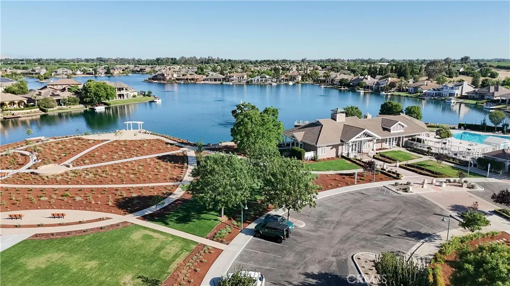 Neighborhood Lake and Clubhouse