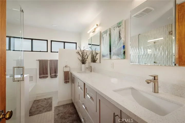 Upstairs Hallway bathroom