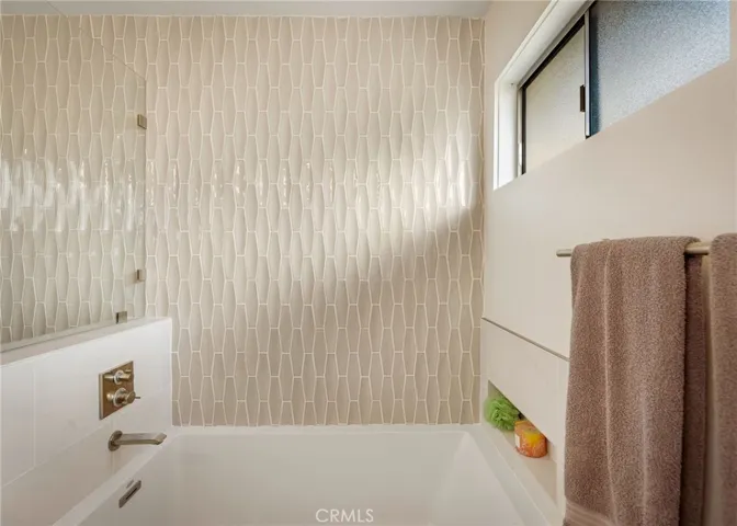 Upstairs hallway, bathroom tub area