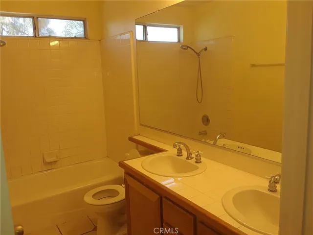 828 Greenwich Court, Hemet, California 92545