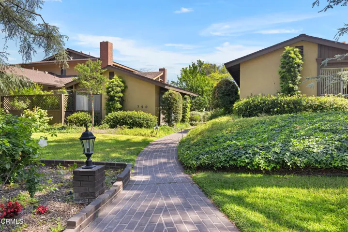750 Arcadia-Front Pathway