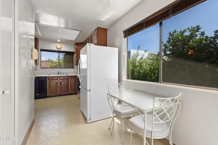 750 Arcadia-Breakfast Area