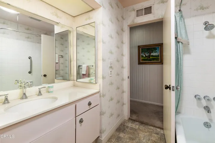 750 Arcadia-Hall Bath 2
