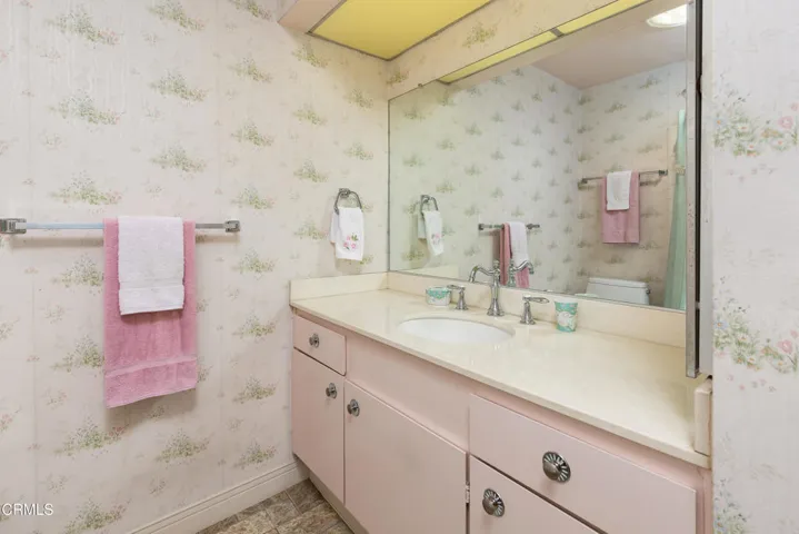 750 Arcadia-Hall Bath