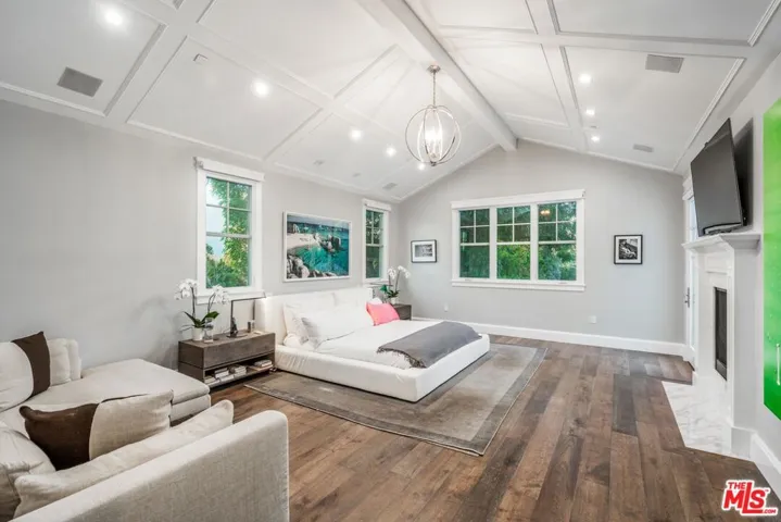4800 Zelzah Avenue, Encino, California 91316