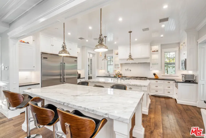 4800 Zelzah Avenue, Encino, California 91316